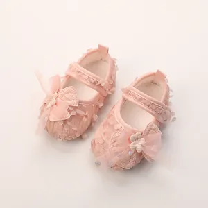Rosa Baby-Mädchen Mary Jane Schuhe mit 3D-Blumenstickerei und Maschen-Schleife