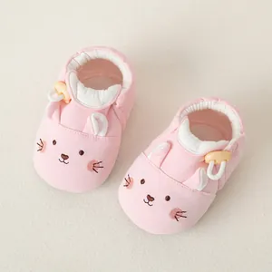 Rosa Baby-Lauflernschuhe aus Baumwolle mit Hasenstickerei und weicher Antirutschsohle