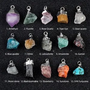 Natuurlijke ruwe edelsteen hangers set met amethist en kwarts met verzilverde oogjes