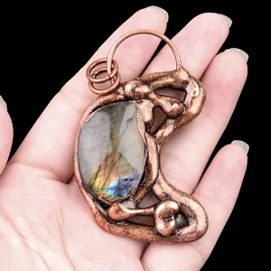 Vintage Natural Labradorite Moon Pendant Necklace Retro Copper Plated Alloy Frame Boho Jewelry For Women Daily Wear