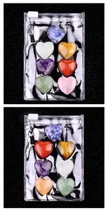 Ensemble de sept pierres précieuses en cristal en forme de cœur dans une pochette PVC