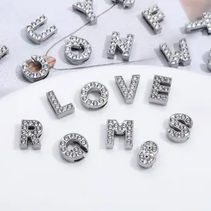 Ciondoli a scorrimento con lettere e numeri in lega d'argento e strass per gioielli DIY