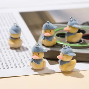 Cinq jolis pendentifs canard floqués jaune avec chapeaux bleus pour porte-clés DIY
