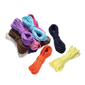Cordini in nylon multicolore da 5 mm per braccialetti fai-da-te e artigianato su sfondo bianco
