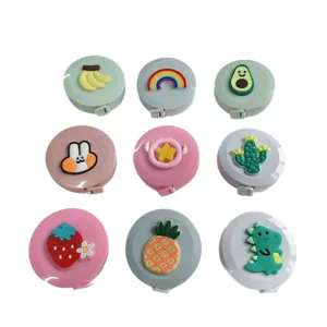 Set di nove mini metri a nastro retrattili con simpatici disegni 3D di frutti e animali