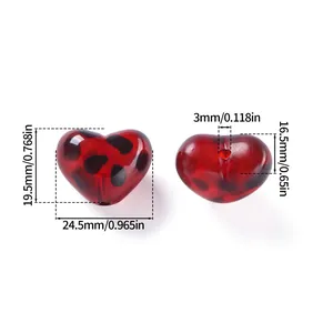 Dimensioni dei granuli a cuore leopardato rosso trasparente per creazioni gioielli DIY