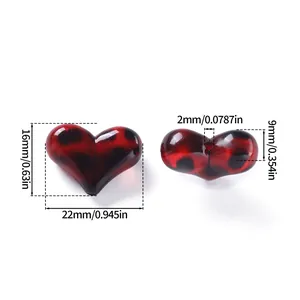 Dimensioni dettagliate delle perle a cuore da 22mm con stampa leopardata per gioielli