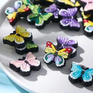 Cuentas de Mariposa de PVC Suave para Hacer Joyas DIY Amuletos para Zapatos Accesorios de Decoración de Colgantes de Bolso para Niños y Mujeres