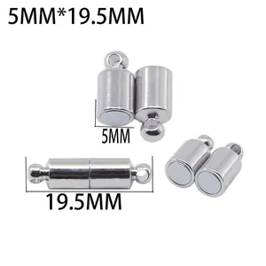 Detailansicht der 5mm polierten silbernen Magnetverschlüsse für DIY-Schmuckherstellung