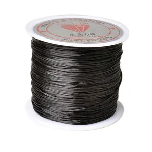 Vue détaillée du fil cristal élastique noir sur bobine pour la création de bijoux