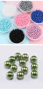 Vista dettagliata di perle colorate in ABS per gioielli fai-da-te e accessori moda
