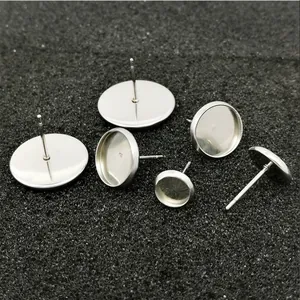 Supports de boucles d'oreilles DIY en argent brillant avec tiges plates de tailles variées