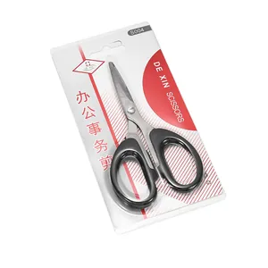 Dettaglio delle forbici da ufficio 12cm in acciaio inox con impugnatura ergonomica nera