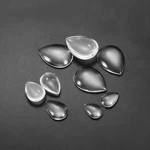 Λήψη macro από διαφανή γυάλινα cabochons σε σχήμα δάκρυ για DIY κοσμήματα