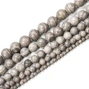 Macro detail van grijze houtnerf stenen kralen in verschillende maten voor DIY sieraden