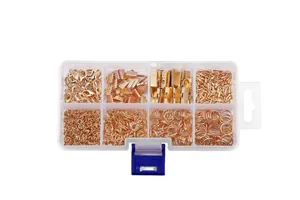 Makroansicht der 8-Fach Box mit goldenen Karabinerverschlüssen und Ringen für DIY-Schmuck