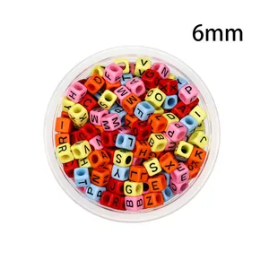 Détail de perles alphabet carrées colorées de 6mm pour bijoux DIY et bracelets