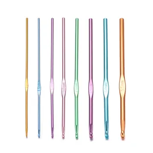 Set di 8 uncinetti colorati in alluminio di dimensioni da 2,0 mm a 5,5 mm