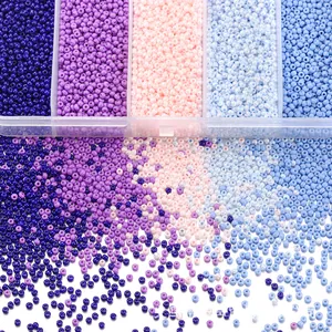 Detailansicht der 2 mm bunten Acryl-Perlen im 5-Gitter-Aufbewahrungsorganisator-Set