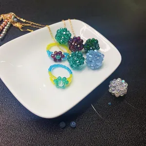 Détails de perles en cristal colorées et bagues florales faites à la main pour DIY