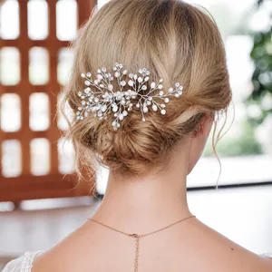 Eleganter Brauthaarkamm mit Süßwasserperlen und Kristallen für Hochzeitsfrisuren