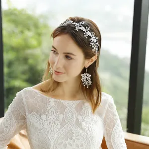 Elegante fascia da sposa argento con foglie di cristallo e orecchini di perle abbinati