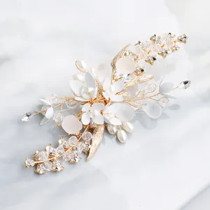 Elegante pinza para el pelo con flor dorada, perlas, cristales y diamantes de imitación