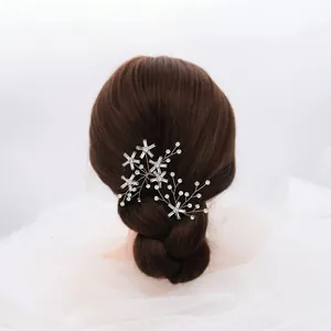 Horquillas elegantes de copo de nieve con diamantes para peinados de novia en pelo marrón