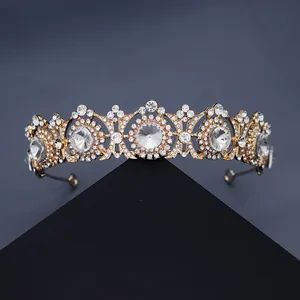 Luxe vintage gouden bruidskroon met fonkelende strass-steentjes voor bruiloften