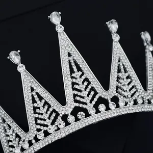 Couronne de mariée luxueuse en argent avec cristaux scintillants pour fêtes