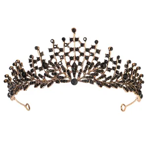 Couronne de mariée vintage dorée avec strass noirs et design de feuilles symétriques