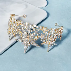 Élégante couronne d'étoiles dorées pour mariée avec strass scintillants pour mariage et fête