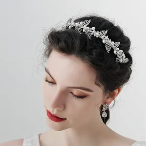 Serre-tête de mariée argenté à motif feuilles et boucles d'oreilles poires assorties