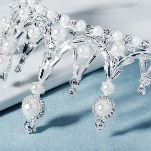 Diadème de mariée argenté avec perles blanches et zircons scintillants pour coiffure