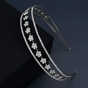 Elegante diadema floral de tres capas con cristales plateados brillantes para mujer