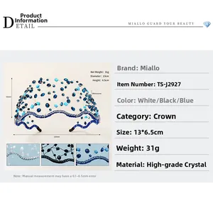 Dettaglio della corona in cristallo blu da 13cm con design metallico intrecciato a mano
