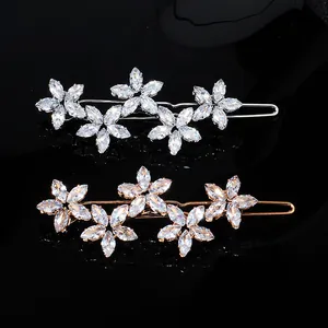 Barrettes à cheveux fleurs élégantes avec zircons en finitions argent et or rose