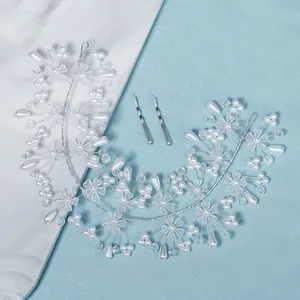 Bandeau de mariée élégant avec fleurs blanches, perles, cristaux et pinces à cheveux argent
