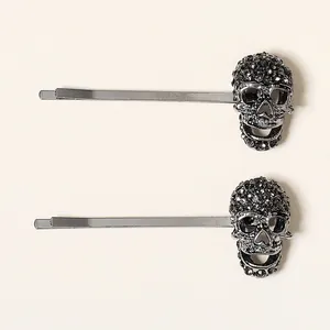 Set de pinzas para el pelo góticas con calaveras y diamantes negros de imitación