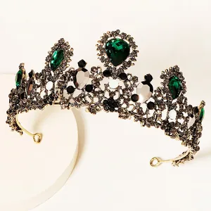 Couronne de mariée baroque de luxe en or antique avec strass émeraude et gravures fines