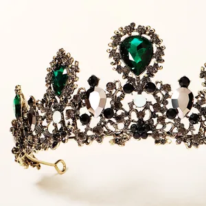 Couronne de mariée émeraude baroque avec métal doré antique et cristaux étincelants