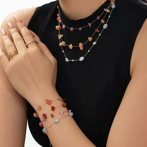 Buntes Edelstein-Perlenhalsketten und Armband-Set mit goldener Gliederkette für Damen