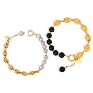 Pulsera de estilo francés con cuentas de ágata negra y perlas barrocas de agua dulce doradas