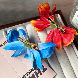 Lot de deux barrettes à fleurs d'orchidées bohèmes en bleu et rouge-orange pour la plage
