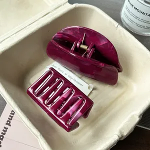 Set di mollette per capelli con motivo marmorizzato magenta in elegante stile francese