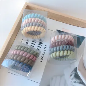 Coleteros de espiral Morandi en tres cajas transparentes para un estilo minimalista
