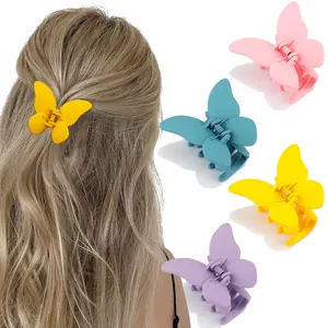 Elegante matte Schmetterling-Haarklammern in Pastellfarben an Model und Einzelansicht