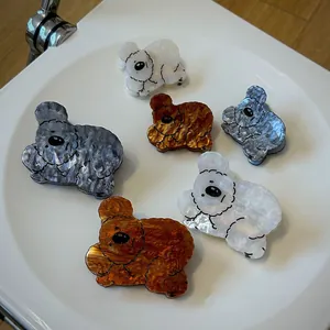 Pinze per capelli a forma di koala in acetato con texture marmo e ambra per acconciature