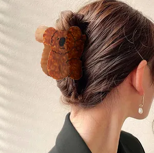 Pinza per capelli a koala in acetato con elegante trama ambrata e presa robusta