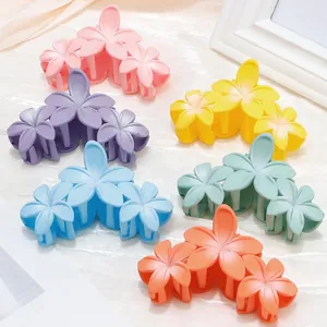 Pinces à cheveux en forme de fleur de frangipanier mat en plusieurs couleurs